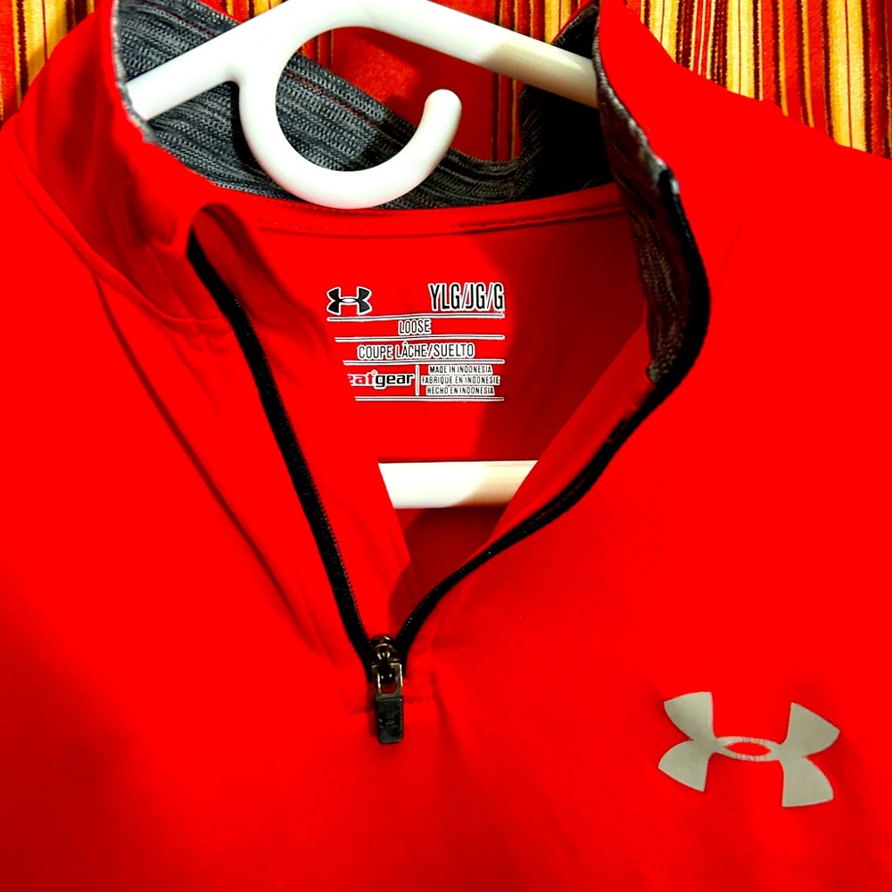 Under Armour Red sweatshirt